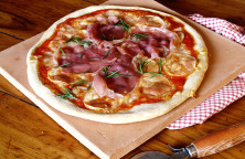 pizza-farro-scamorza-prosciutto